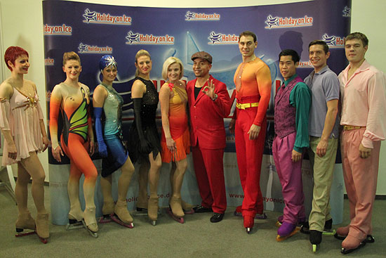 Lou Bega ist täglicher Stargast bei Holiday on ice "Tropicana" vom 03-10.02.2011 in der Münchner Olympiahalle (©Foto: Martin Schmitz)